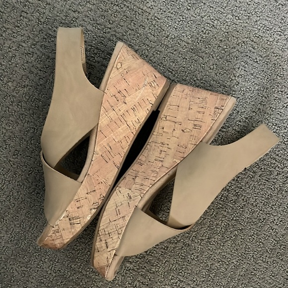 Chinese Laundry Wedges Size 8.5 - Picture 5 of 10